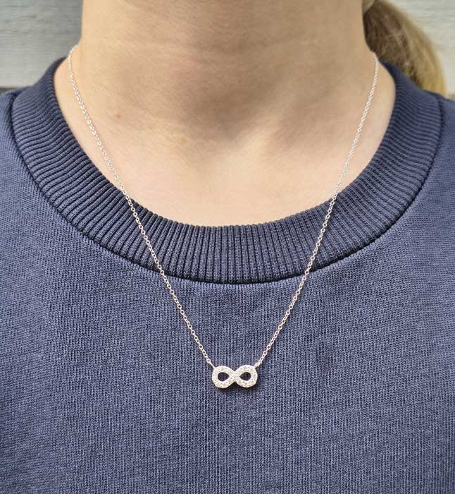 Hopeakaulakoru Infinity-symbolilla HM Koru